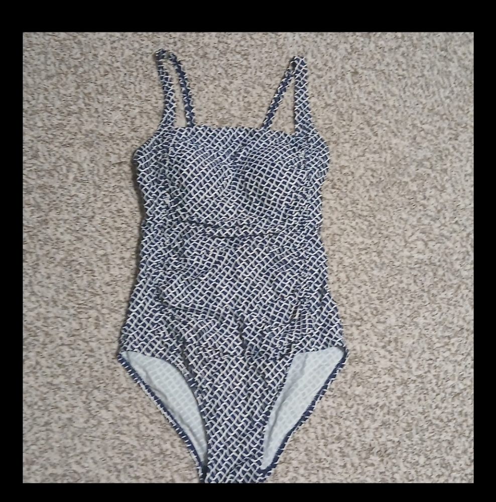 Women's Shaping Swimwear LL Bean lightly padded Swimsuit - Picture 9 of 10